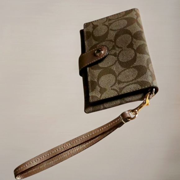 NEW Coach Wristlet - Picture 5 of 9